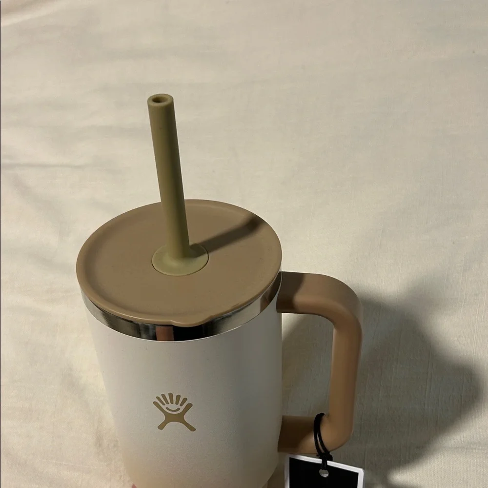 Hydro Flask Limited Edition Cream and Tan Tumbler (40oz) - Picture 2 of 3